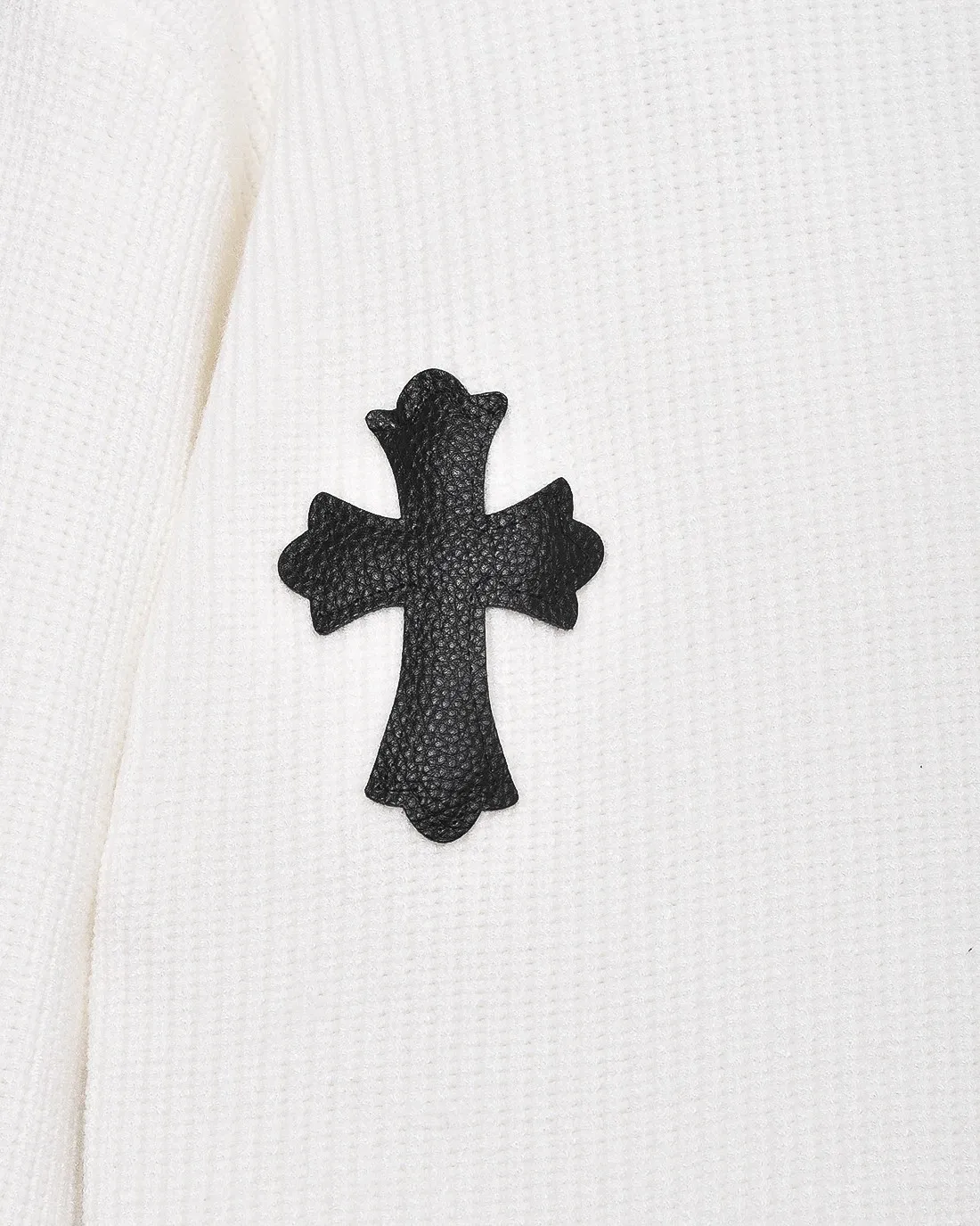 P270 Chrome Hearts/Cro Heart OS Loose Fit 2025fw Autumn and Winter New Style Classic Customized Leather Cross 🪡logo Round Neck Long Sleeve Off Shoulder Sweater Wool Sweater Imported Wool Blended Fabric Exquisitely Upgraded, Inspired by the 1980s Retro Original Fabric Official Same Style Round Neck Long Sleeve Suit Customized Mesh Sweater Thick Knitted Fabric Feels Very Comfortable Latest Brick Cabinet Synchronization for Spring and Summer Fashionable and Individual Super Versatile and Good-looking Style Very Suitable for Men and Women A must-have for everyone, hang tag, collar label, washed wheat, three labels complete. Color: black. white. Size: M-3XL